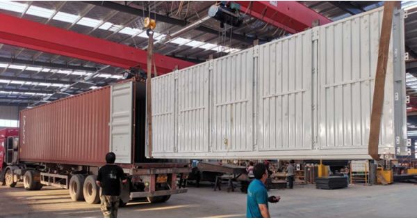 3 axle enclosed dry van box semi trailer for sale in Malawi