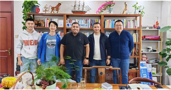 Turkmenistan Customer Come to Visit Factory and Purchased Howo 6x4 Water Tanker Truck