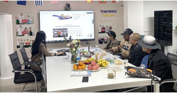 African Customers Consulted the Details of Modular Trailer in Tongya's Guangzhou Office