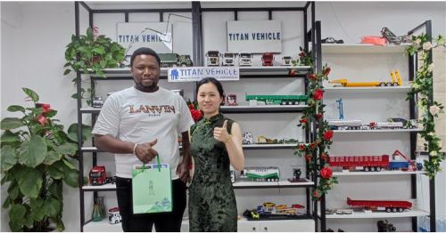 Ghana Cusotmer Bought Tongya 4 Axle Extendable Low Bed Trailer