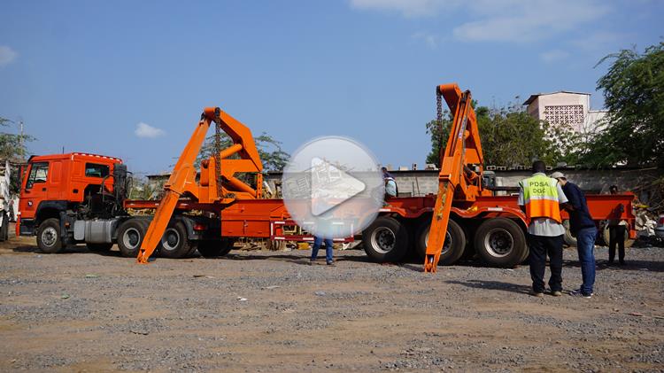 Djibouti Customers Using Tongya Side Lifter Trailer