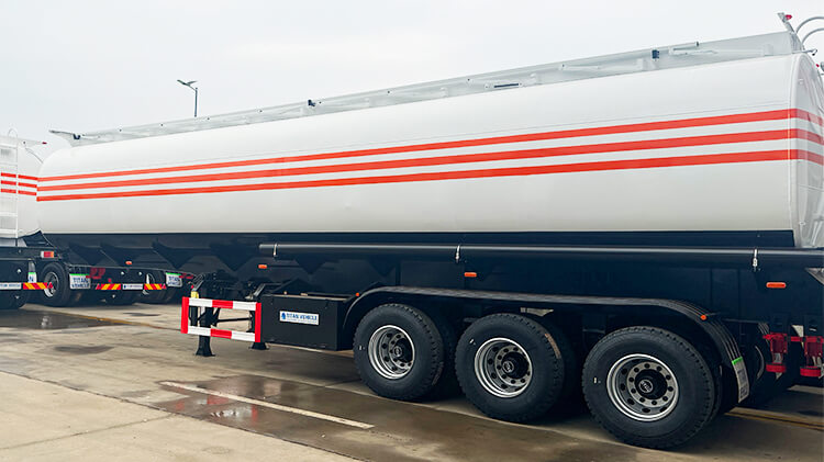 Ghanaian Customers Come to Tongya Vehicle To Buy Fuel Tanker Trailers