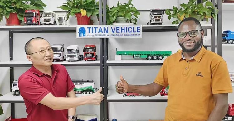 Tri Axle Flatbed Trailer with Pillars for Sale in Ghana