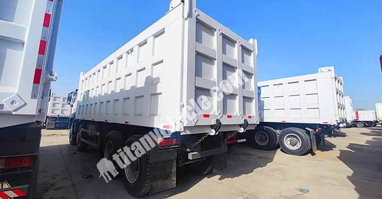 New Model Sinotruk Howo 8x4 Dump Truck for Sale in Tanzania