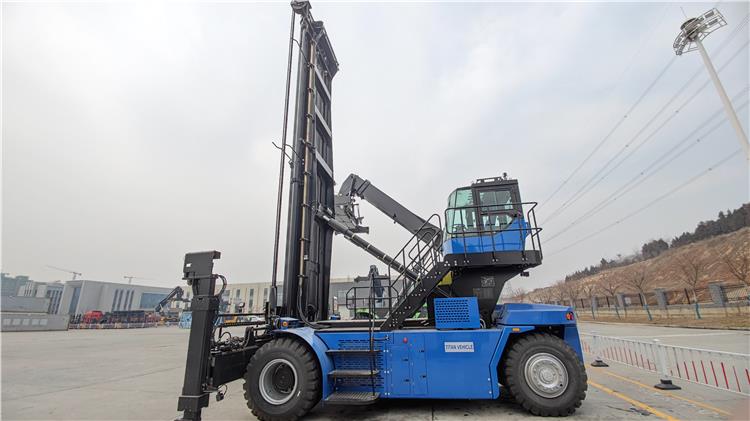 XCMG 45T Reach Container Stacker for Sale In Zimbabwe