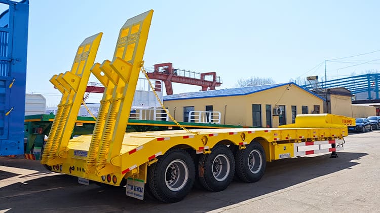 Tri Axle 50 Ton Semi Lowbed Trailer for Sale in Guyana